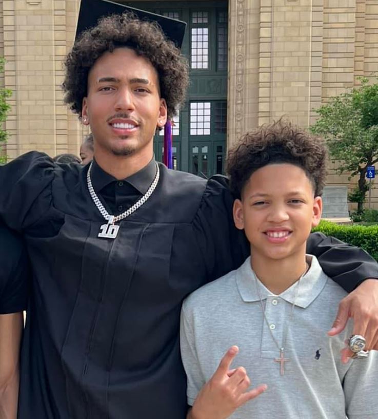 Jalen Wilson con su hermano Jevin Wilson