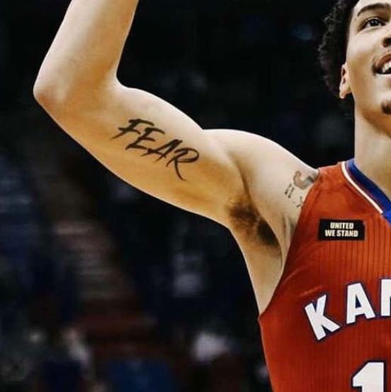 Tatuajes de soldadura derecha de Jalen Wilson