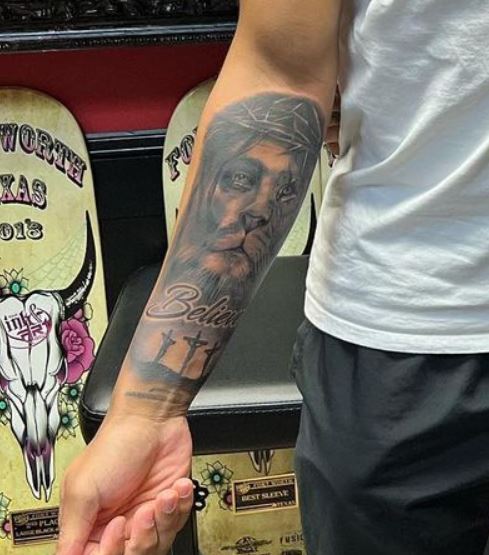 Tatuajes en la mano derecha de Keyonte Georges