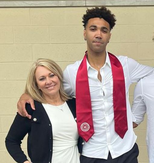 Trayce Jackson Davis con su madre Karla Jackson