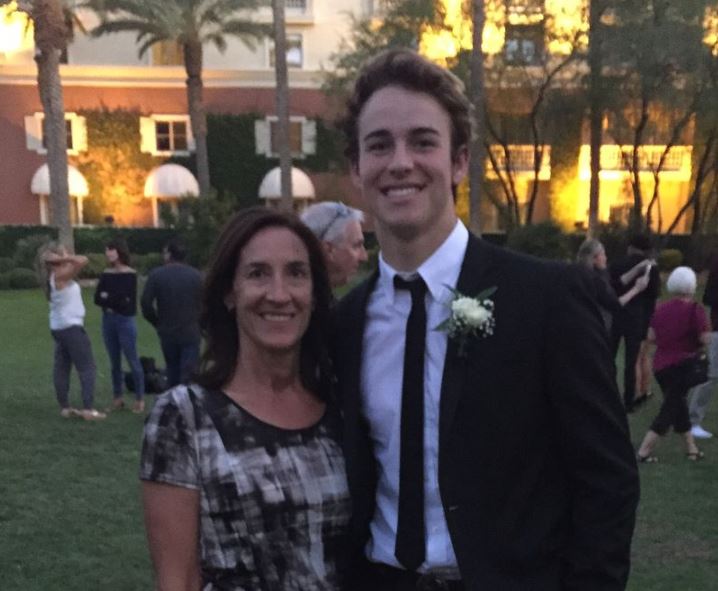 Dalton Kincaid con su madre Vicki Kincaid