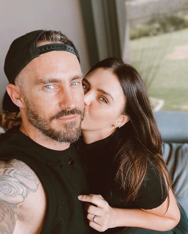 Faf-Du-Plessis-con-esposa-Imari-Visser