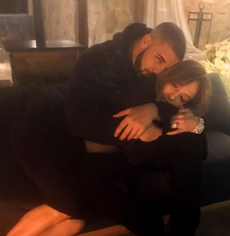 Jennifer-Lopez-y-Drake-salieron