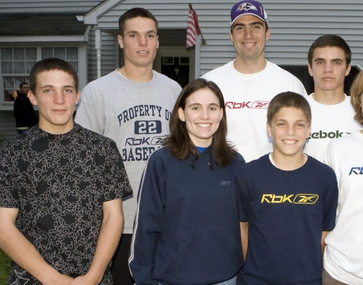 Joe-Flacco-con-sus-hermanas