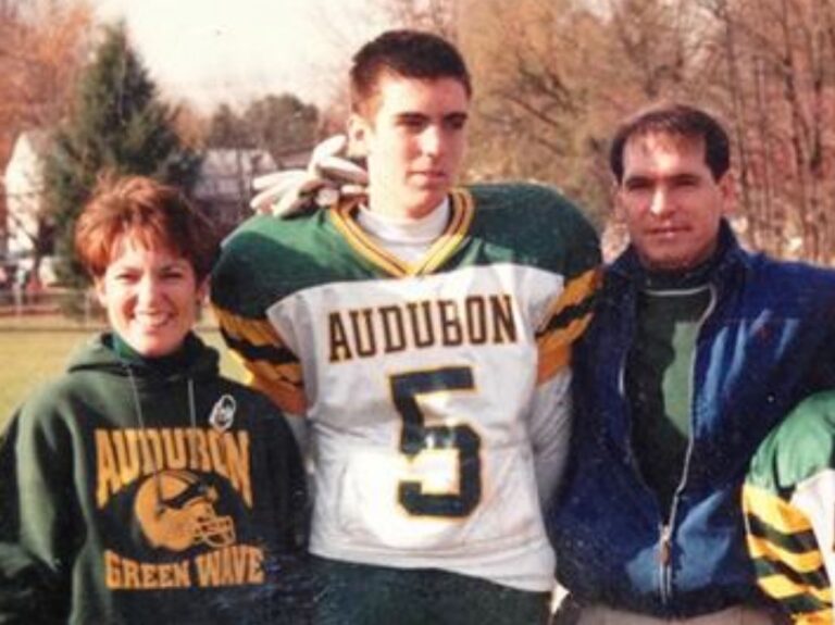 Joe Flacco con sus padres