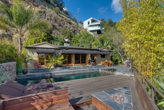 Johnny-Galecki-Hollywood-Hills-casa