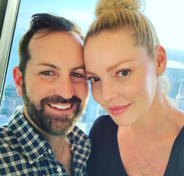 Katherine-Heigl-con-esposo-Josh-Kelley