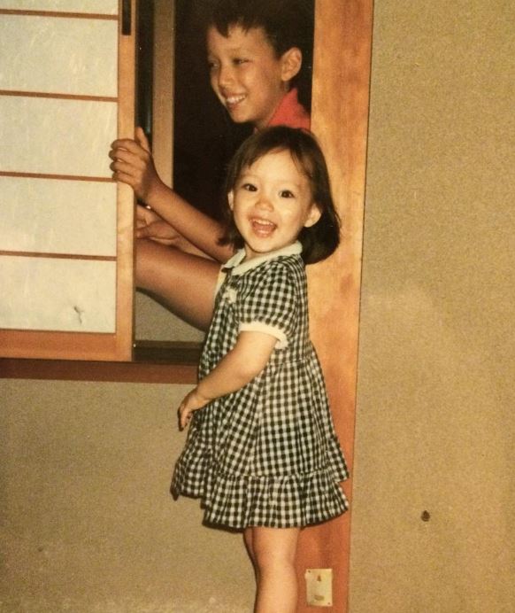 Pom-Klementieff-con-su-hermano