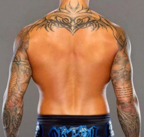 Randy-Orton-tatuaje-en-la-espalda-600x569