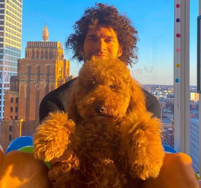 Robin-Lopez-con-su-perro-mascota