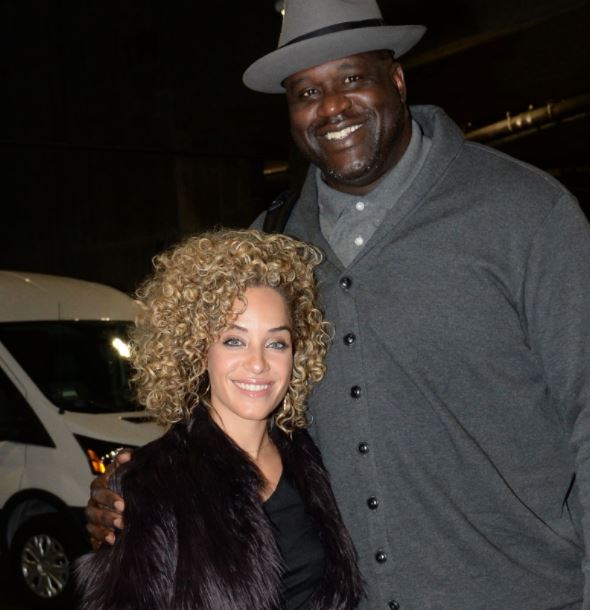 Shaquille O'Neal con su novia Laticia Rolle