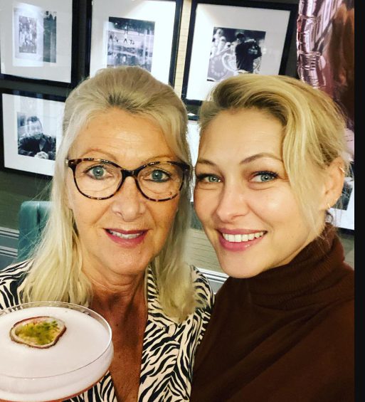 Emma-Willis-con-su-madre-Cathy-Griffiths