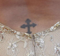 Eva-Longoria-baston-tatuaje-en-la-espalda