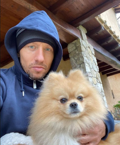 Lucas-Leiva-con-su-perro-mascota