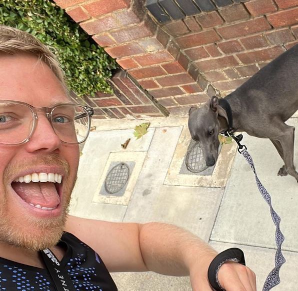 Rob-Beckett-con-su-perro