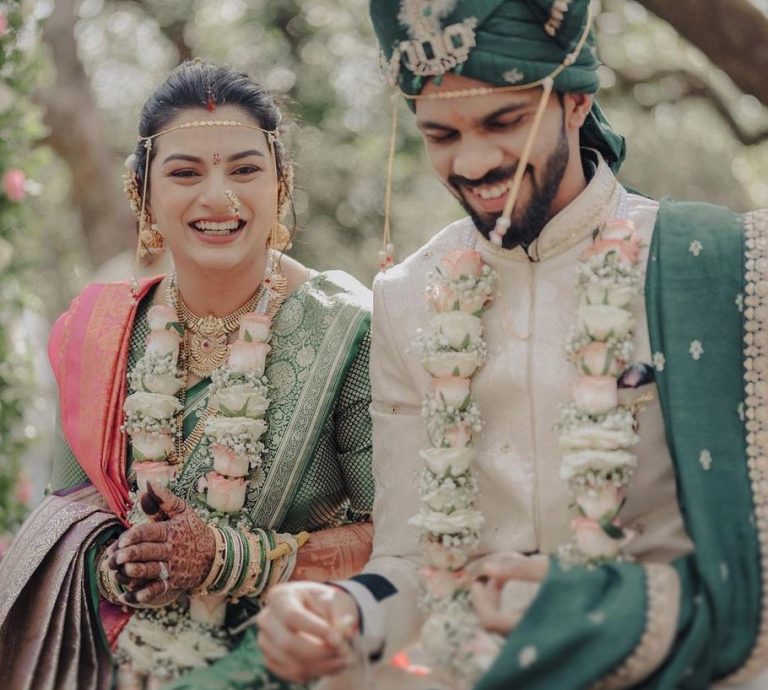 Ruturaj Gaikwad con su esposa Utkarsha Pawar en su boda