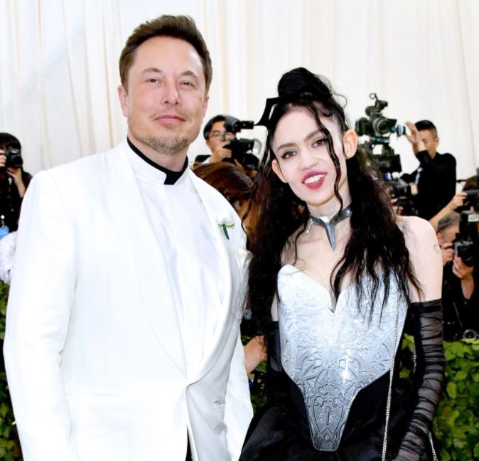 Elon-Musk-con-novia-Grimes-imagen
