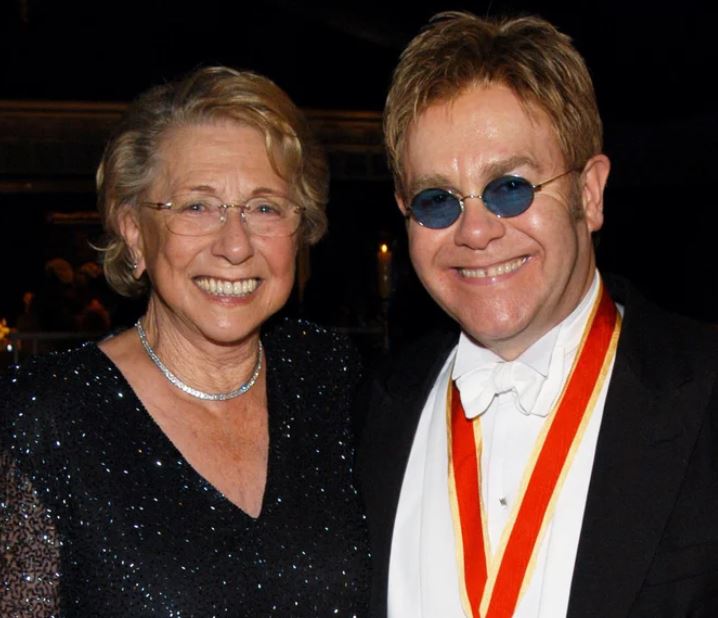 Elton-John-con-madre-Sheila-Eileen