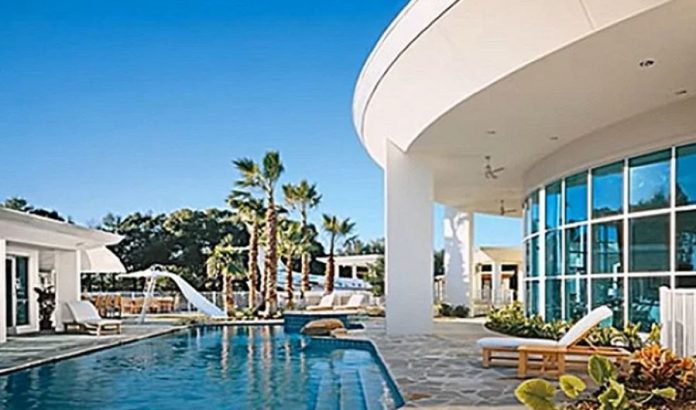 Casa de John Travolta Florida Estate | Crédito de la imagen: Youtube