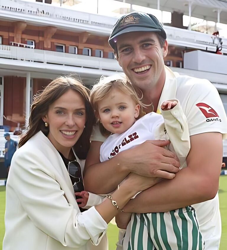 Pat Cummins con su esposa y su hijo Albie