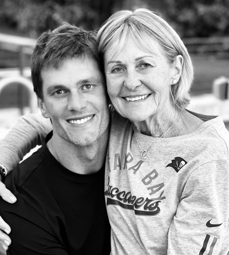 Tom-Brady-con-madre-Galynn-Patricia1