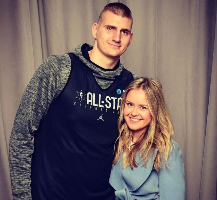 Nikola Jokic con su esposa Natalija Macesic Jokic