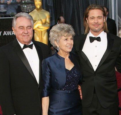Brad Pitt con sus padres