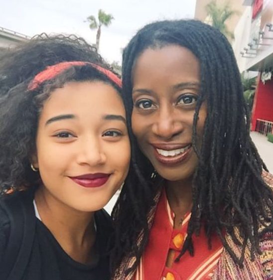 Amandla con su madre Karen Brailsford