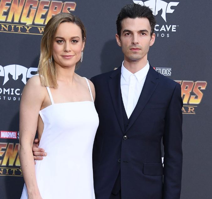 Brie-Larson-y-Alex-Greenwald-salieron-durante-6-años