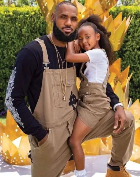 LeBron-James-con-hija-Zhuri-Nova-James-475x600