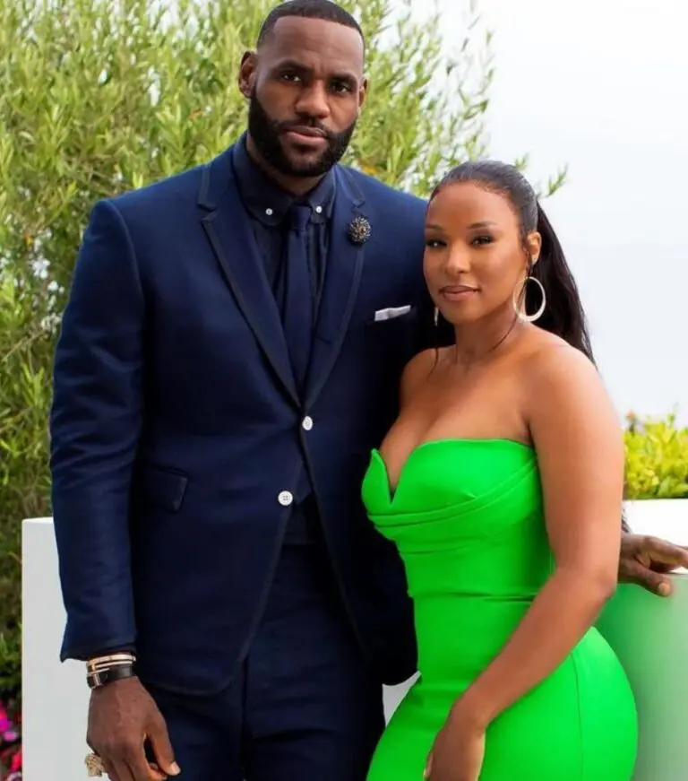 Lebron-James-con-esposa-Savannah-Brinson-James-768x871