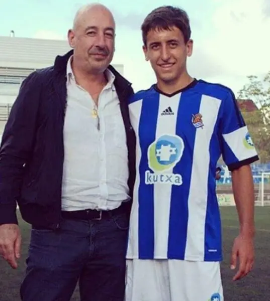 Mikel-Oyarzabel-con-padre-Ernesto-Oyarzabal-537x600