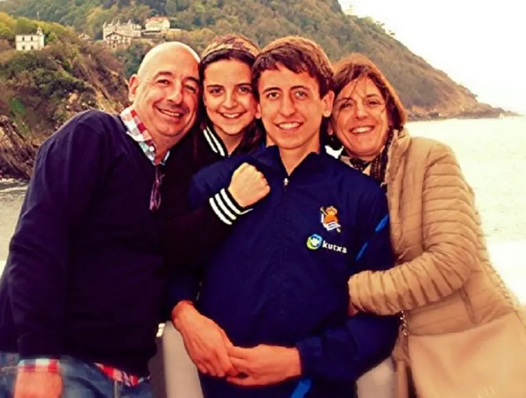 Mikel-Oyarzabel-familia-768x581