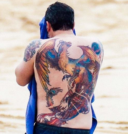 Ben-Affleck-tatuaje-en-la-espalda