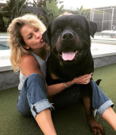 Candace Cameron Bure con su perro mascota