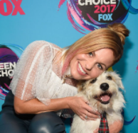 Candace Cameron Bure con su perro mascotaaa