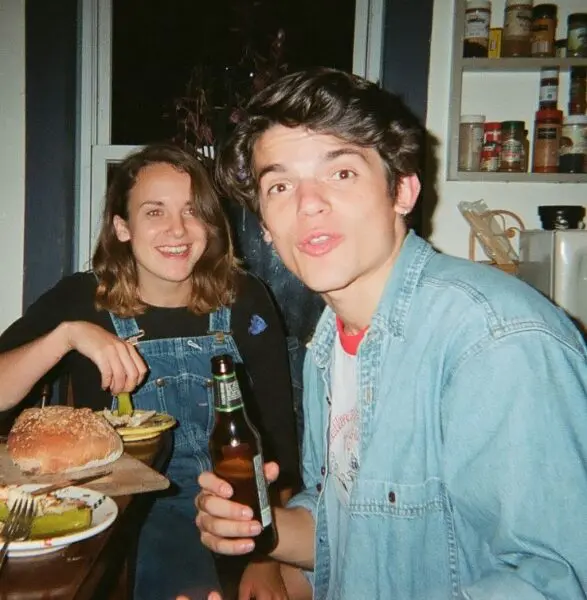 Edward Bluemel con su hermana Phyllida Bluemel 587x600