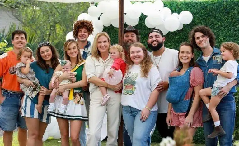 Familia Sadie Robertson 768x471