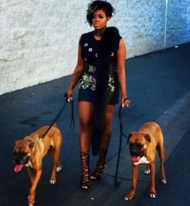 Fantasia-Barrino-con-sus-perritos-mascotas