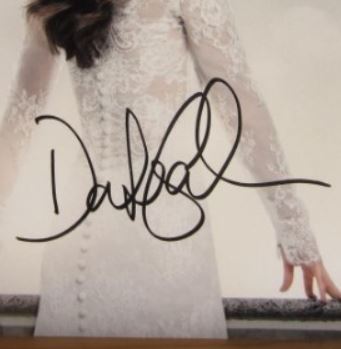 Firma de Dakota Johnson