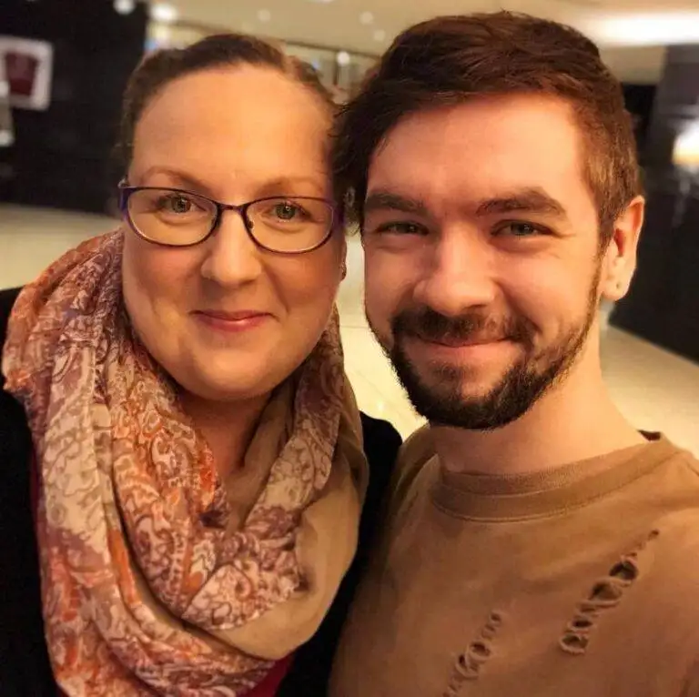 Jacksepticeye con su hermana Susan Christie (768 x 766)