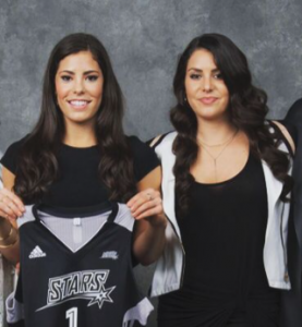 Kelsey Plum con su hermana Lauren Plum 277x300