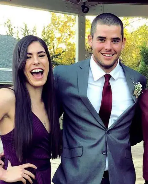 Kelsey Plum con su hermano Daniel Plum 483x600