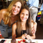 Lexi Rivera con su madre Laura Rivera 150x150