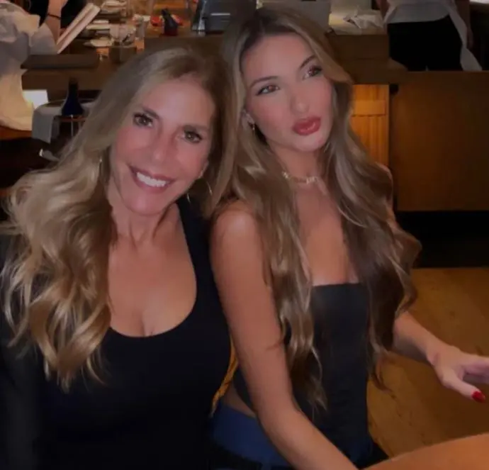 Lexi Rivera con su madre Laura Rivera