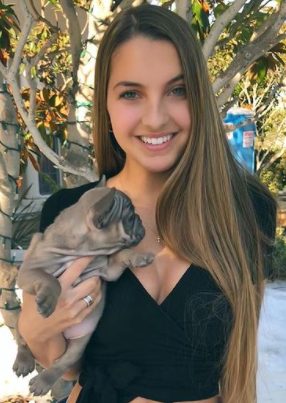 Lexi Rivera con su perro mascota11