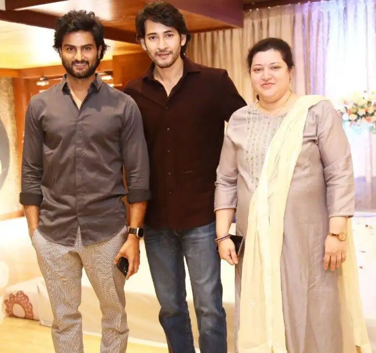 Mahesh-Babu-con-la-hermana-Priyadarshini-Ghattamaneni-y-Sudheer-babu-768x720