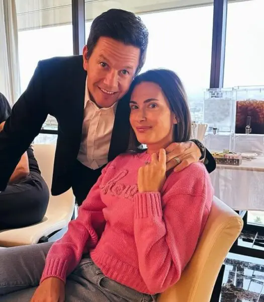 Mark Wahlberg con su esposa Rhea Durham 525x600