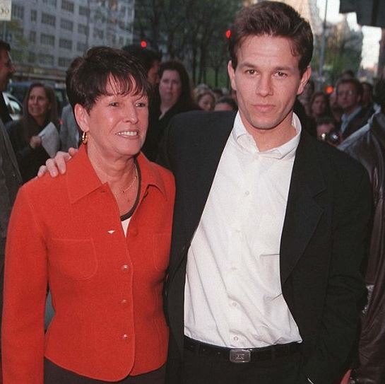 Mark Wahlberg con su madre Alma