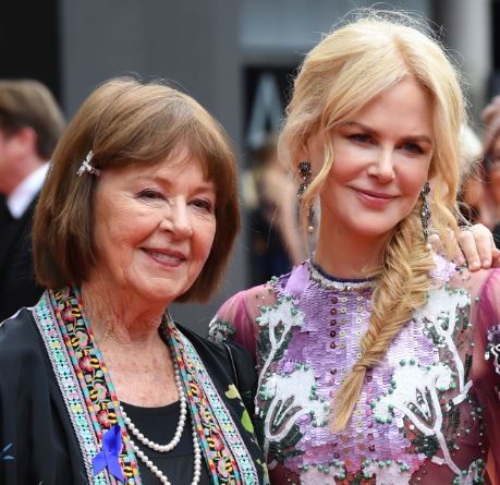 Nicole Kidman con su madre Janelle Ann